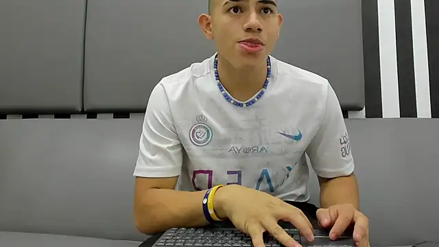 andrew rose  online show from February 2025 07:53:02 PM