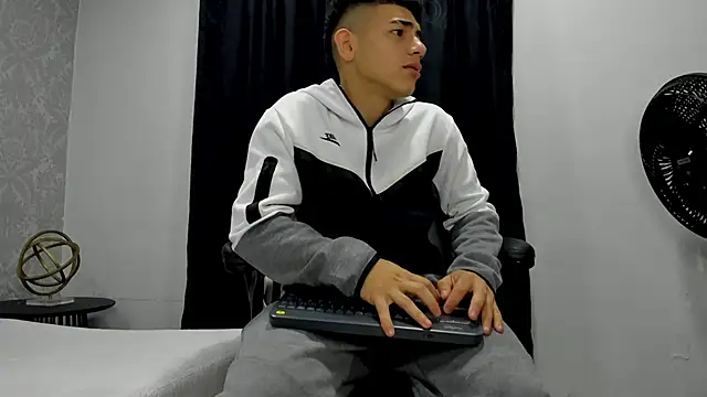 andrew rose  online show from February 2025 02:42:01 PM