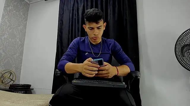 andrew rose  online show from March 2025 01:08:01 PM