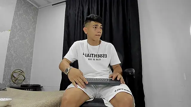 andrew rose  online show from March 2025 04:04:01 PM