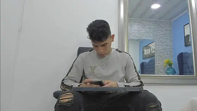 andrew rose  online show from October 2025 03:59:01 AM