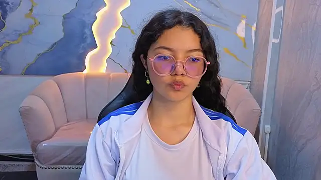 victoria castillo b online show from April 2026 07:37:01 PM