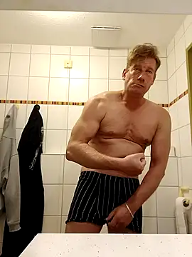 Snapshot of MArciQuarky chatting on September 2025 05:13:01 PM MArciQuarky online show from September 2025 05:13:01 PM