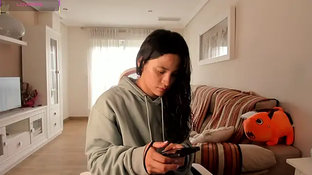 bella apont online show from November 2025 10:48:01 AM