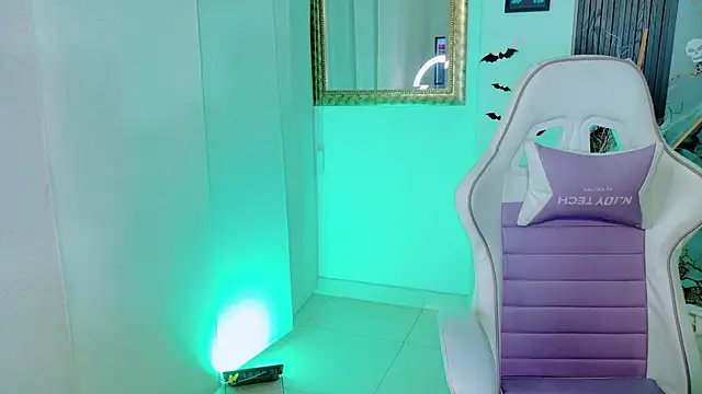 Snapshot of Madison_Jackson chatting on April 2026 07:07:01 PM Madison Jackson online show from April 2026 07:07:01 PM