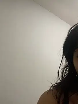 Julinhasz online show from April 2026 12:00:01 AM