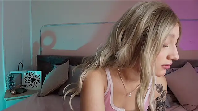 Giaa Ross online show from January 2025 11:45:02 AM