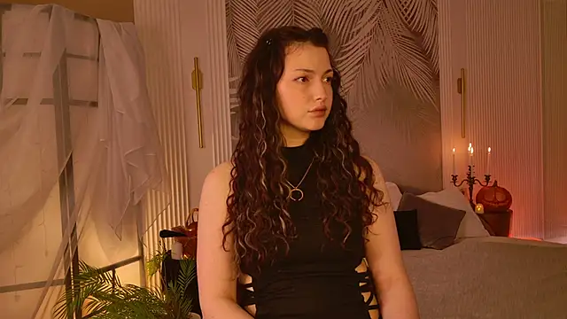 Snapshot of Miley_Smile chatting on October 2025 08:33:01 AM Miley Smile online show from October 2025 08:33:01 AM