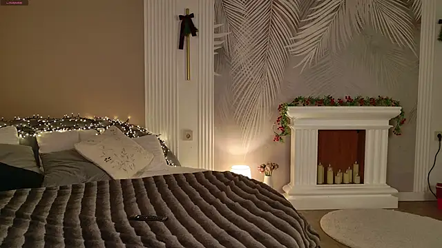 Snapshot of Miley_Smile chatting on December 2025 08:19:02 AM Miley Smile online show from December 2025 08:19:02 AM