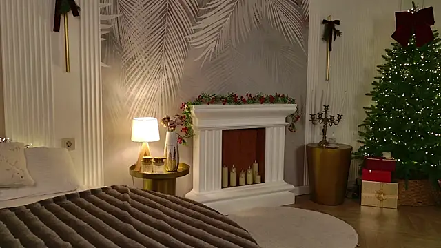 Snapshot of Miley_Smile chatting on December 2025 05:58:02 AM Miley Smile online show from December 2025 05:58:02 AM