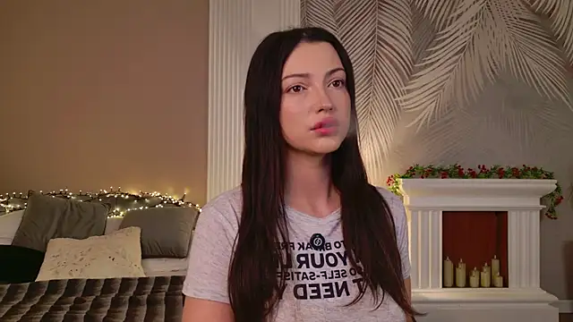 Snapshot of Miley_Smile chatting on December 2025 05:36:02 AM Miley Smile online show from December 2025 05:36:02 AM