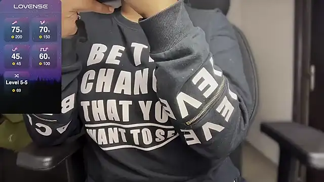 Snapshot of Spice-Summi chatting on December 2024 01:36:02 PM Spice-Summi online show from December 2024 01:36:02 PM