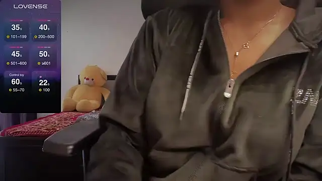 Snapshot of Spice-Summi chatting on December 2024 08:18:01 AM Spice-Summi online show from December 2024 08:18:01 AM