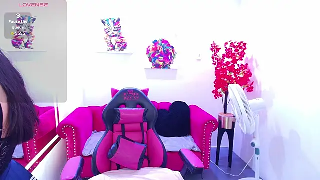 Snapshot of Miss_dolly_ chatting on April 2026 12:28:02 PM Miss dolly online show from April 2026 12:28:02 PM