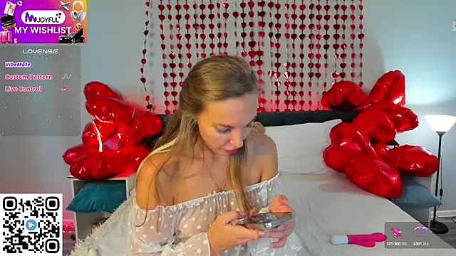 Snapshot of Kelly_Hardy chatting on February 2025 04:00:02 AM Kelly Hardy online show from February 2025 04:00:02 AM