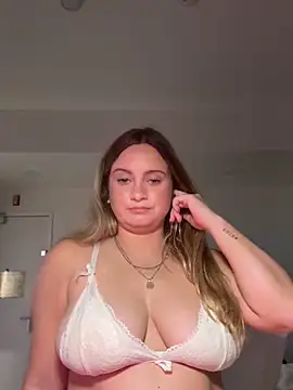 Sophie Raegan online show from March 2026 06:48:01 PM