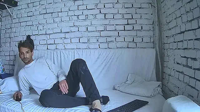 GiorgieUps online show from November 2025 07:00:02 AM