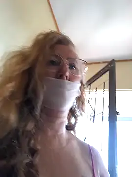 Snapshot of MILEIDE980 chatting on March 2025 12:19:02 PM MILEIDE980 online show from March 2025 12:19:02 PM