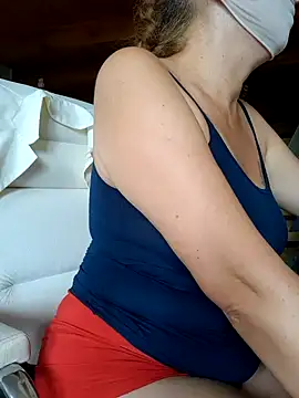 Snapshot of MILEIDE980 chatting on March 2025 08:22:01 PM MILEIDE980 online show from March 2025 08:22:01 PM