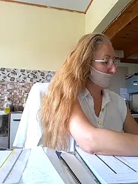 Snapshot of MILEIDE980 chatting on March 2025 03:51:02 PM MILEIDE980 online show from March 2025 03:51:02 PM