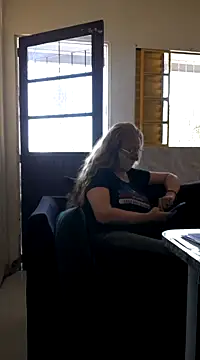 Snapshot of MILEIDE980 chatting on March 2025 06:40:02 PM MILEIDE980 online show from March 2025 06:40:02 PM