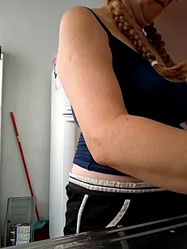 Snapshot of MILEIDE980 chatting on September 2025 03:13:01 PM MILEIDE980 online show from September 2025 03:13:01 PM