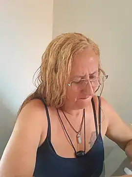 Snapshot of MILEIDE980 chatting on November 2025 04:27:01 PM MILEIDE980 online show from November 2025 04:27:01 PM