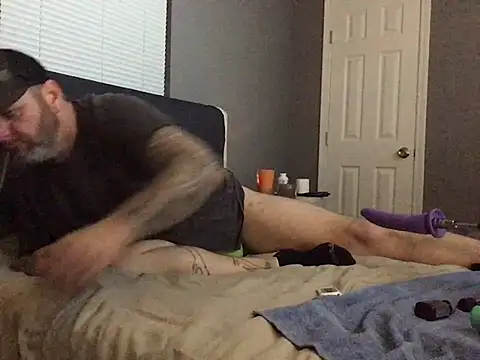 Snapshot of Cummerforyouu2 chatting on February 2025 03:52:02 AM Cummerforyouu2 online show from February 2025 03:52:02 AM