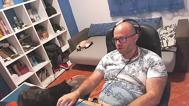 ravingr4d4 online show from October 2025 08:51:02 PM