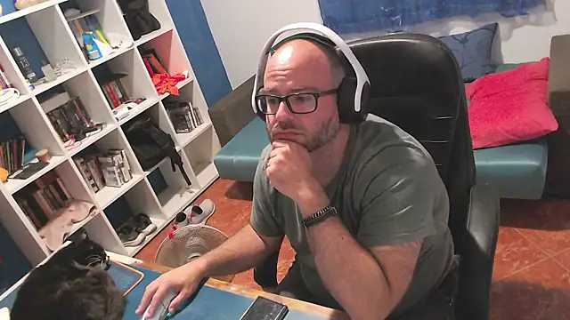 ravingr4d4 online show from June 2026 10:00:01 PM