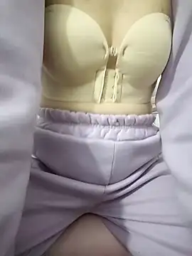 Snapshot of SweetGirl2k2 chatting on December 2024 08:45:02 AM SweetGirl2k2 online show from December 2024 08:45:02 AM