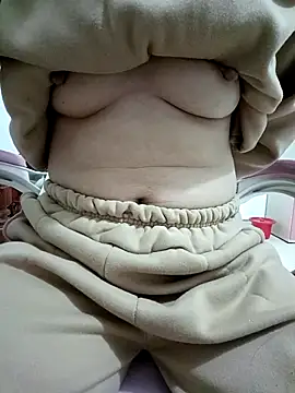 Snapshot of SweetGirl2k2 chatting on February 2025 08:58:02 PM SweetGirl2k2 online show from February 2025 08:58:02 PM