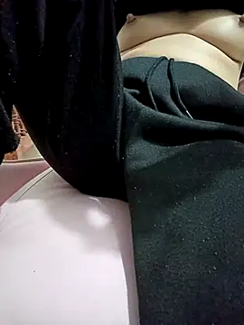 Snapshot of SweetGirl2k2 chatting on February 2025 04:51:02 AM SweetGirl2k2 online show from February 2025 04:51:02 AM