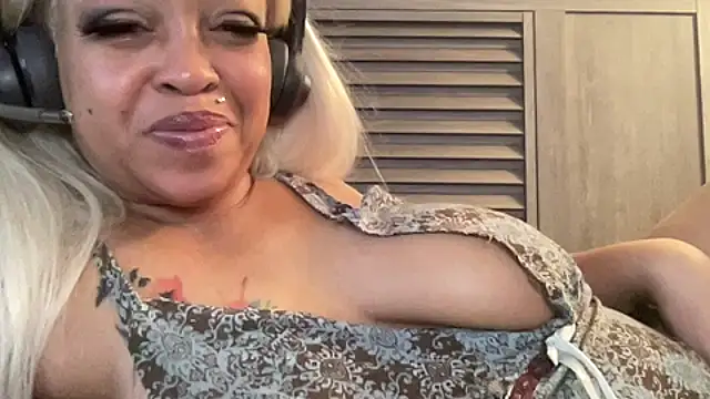 cocaNutt online show from February 2026 04:22:01 AM