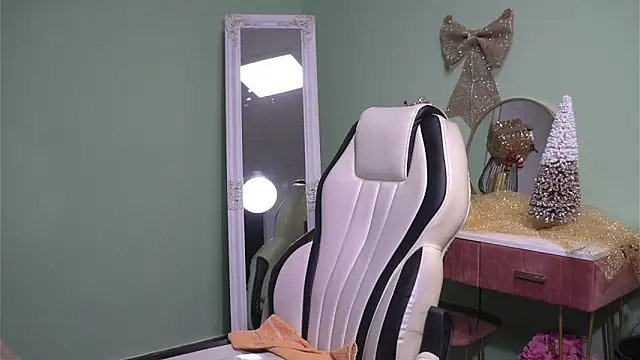 Snapshot of CelineConner chatting on December 2024 05:05:02 AM CelineConner online show from December 2024 05:05:02 AM
