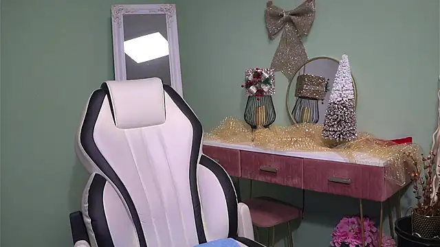 Snapshot of CelineConner chatting on December 2024 08:09:02 AM CelineConner online show from December 2024 08:09:02 AM