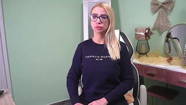 Snapshot of CelineConner chatting on January 2025 05:06:02 AM CelineConner online show from January 2025 05:06:02 AM