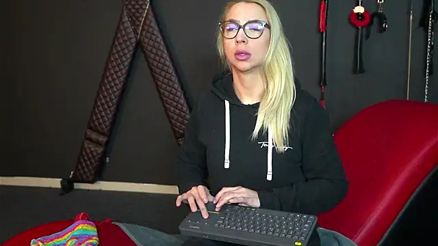 Snapshot of CelineConner chatting on February 2025 05:10:01 AM CelineConner online show from February 2025 05:10:01 AM