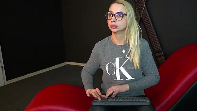 Snapshot of CelineConner chatting on February 2025 05:16:01 AM CelineConner online show from February 2025 05:16:01 AM