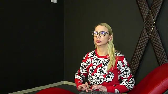 Snapshot of CelineConner chatting on February 2025 08:52:01 AM CelineConner online show from February 2025 08:52:01 AM