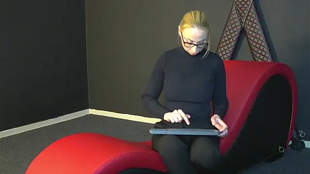 Snapshot of CelineConner chatting on March 2025 05:11:01 AM CelineConner online show from March 2025 05:11:01 AM