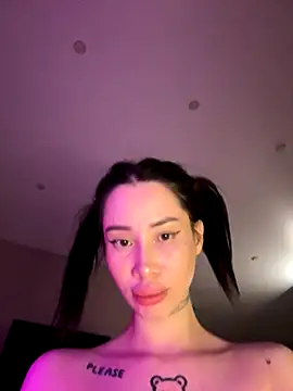 Yunasi online show from November 2025 01:34:02 PM