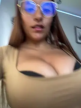 Snapshot of Seized_lust chatting on March 2025 07:09:02 PM Seized lust online show from March 2025 07:09:02 PM