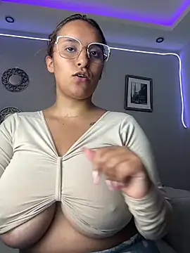 Snapshot of Seized_lust chatting on March 2025 03:16:02 PM Seized lust online show from March 2025 03:16:02 PM