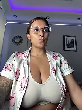 Snapshot of Seized_lust chatting on March 2025 04:01:02 PM Seized lust online show from March 2025 04:01:02 PM