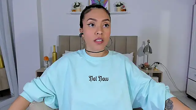 Snapshot of Zoe_Gruber chatting on April 2026 11:26:01 PM Zoe Gruber online show from April 2026 11:26:01 PM