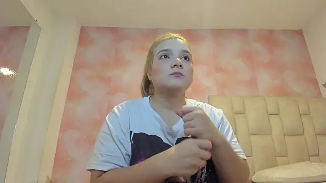 Snapshot of emily_lean_ chatting on June 2026 03:27:02 AM emily lean online show from June 2026 03:27:02 AM