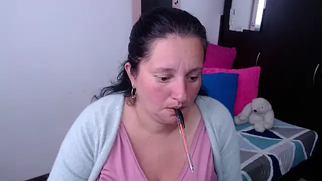 CristialJones  online show from November 2025 02:06:02 PM