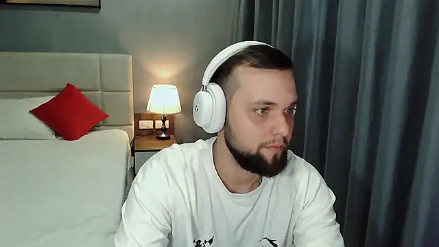 ChillyXO online show from June 2026 12:37:01 AM