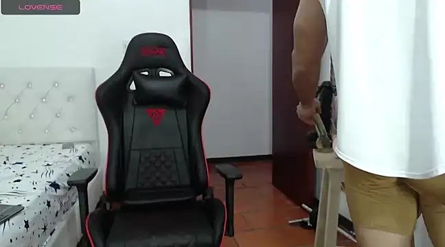 JoseRumbero26 online show from March 2025 11:28:01 AM